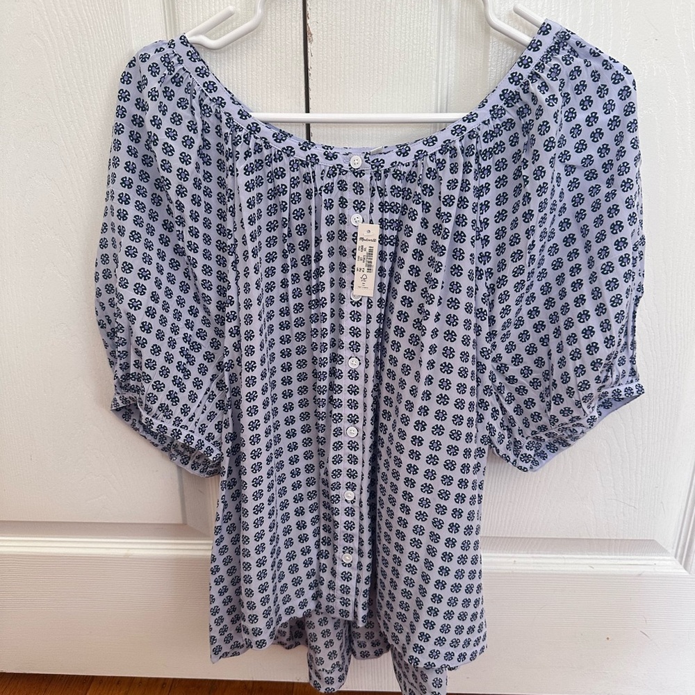 Madewell 
Puff-Sleeve A-Line Top